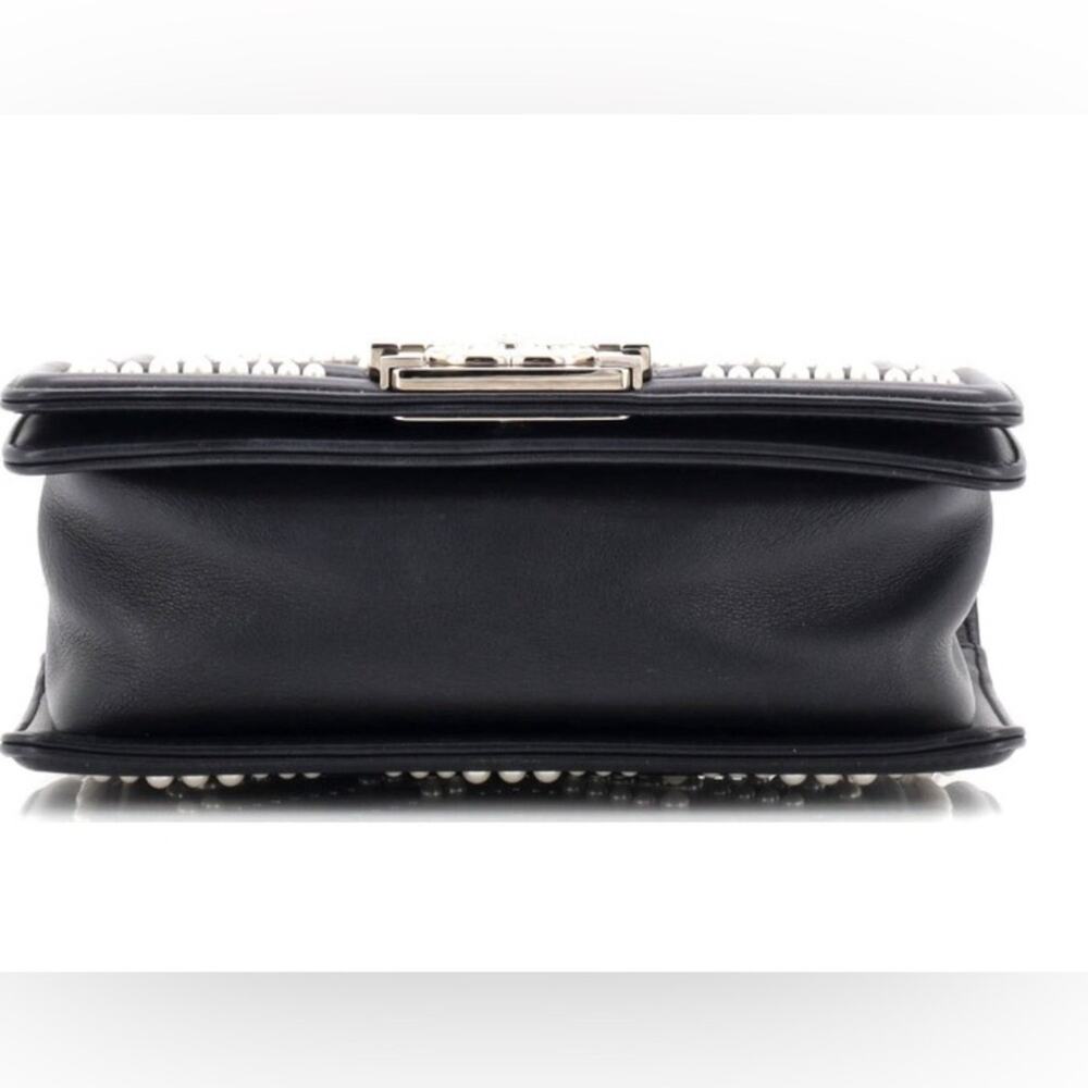 CHANEL Black Chevron Pearl Boy Bag - Picture 5 of 10